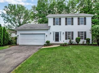 8 Azure Pine Ct, Amherst, NY 14228