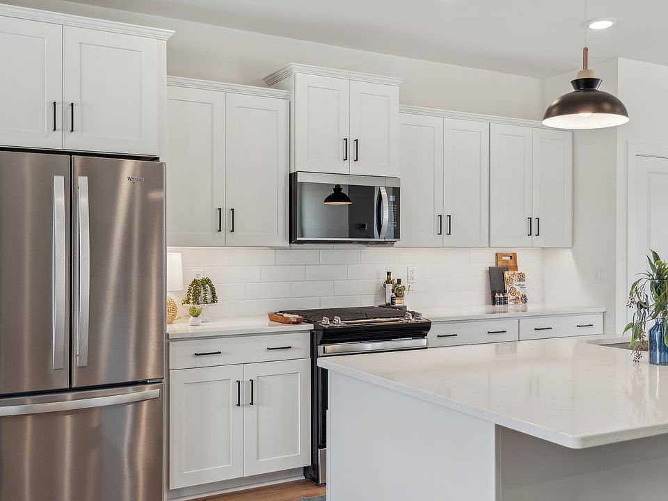 Midlo West 3 Story Townhomes in Midlothian, VA - The Woolridge - Kitchen