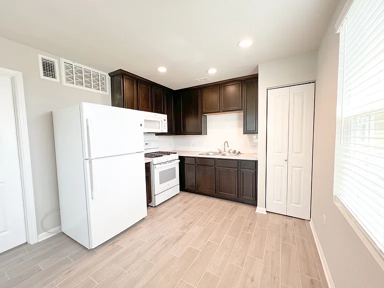 653 Ferrule Dr #B — Photo 4
