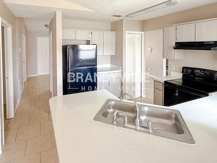 7108 Steffie Ln — Photo 8