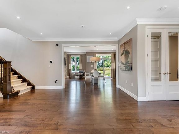 3rd image of 258 Edgewater Cres #3