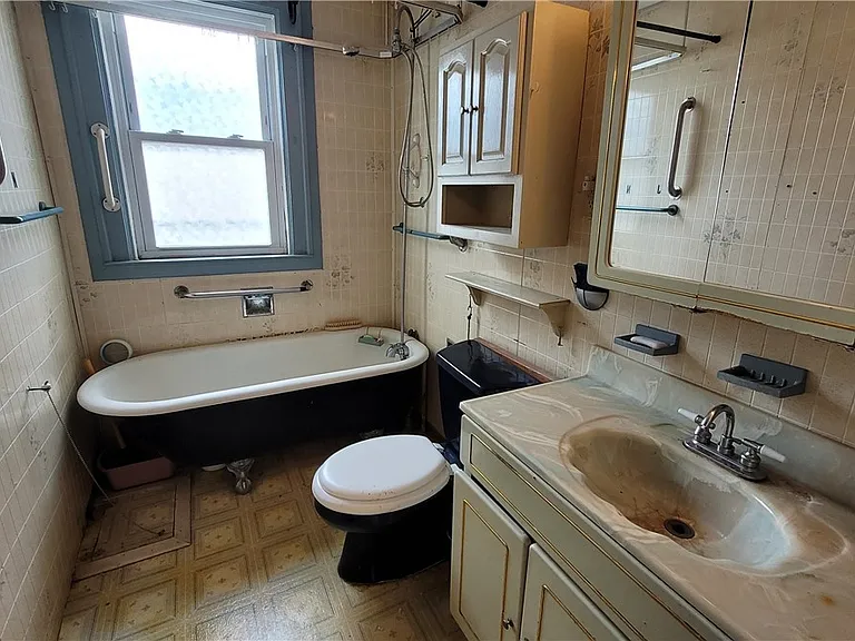 325 Box Ave — Photo 11
