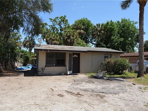 2nd image of 2950 Palmadelia Ave