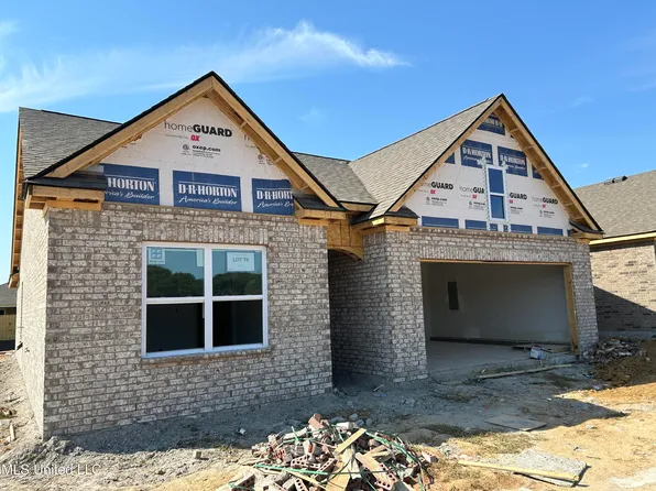 60 Pine St, Byhalia, MS 38611