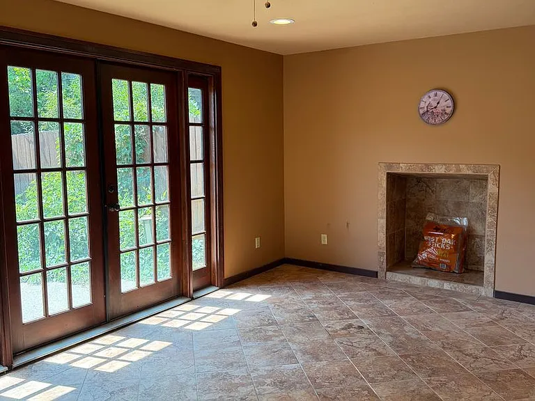 916 Poly Dr — Photo 33