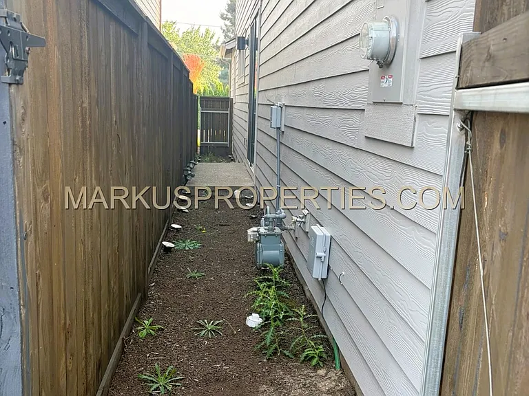 5231 SE Davis Rd — Photo 28