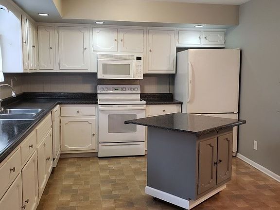 4th image of 10404 Grovedale Dr