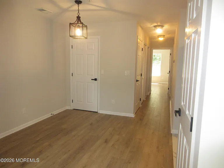 30 Oxford Ct — Photo 4