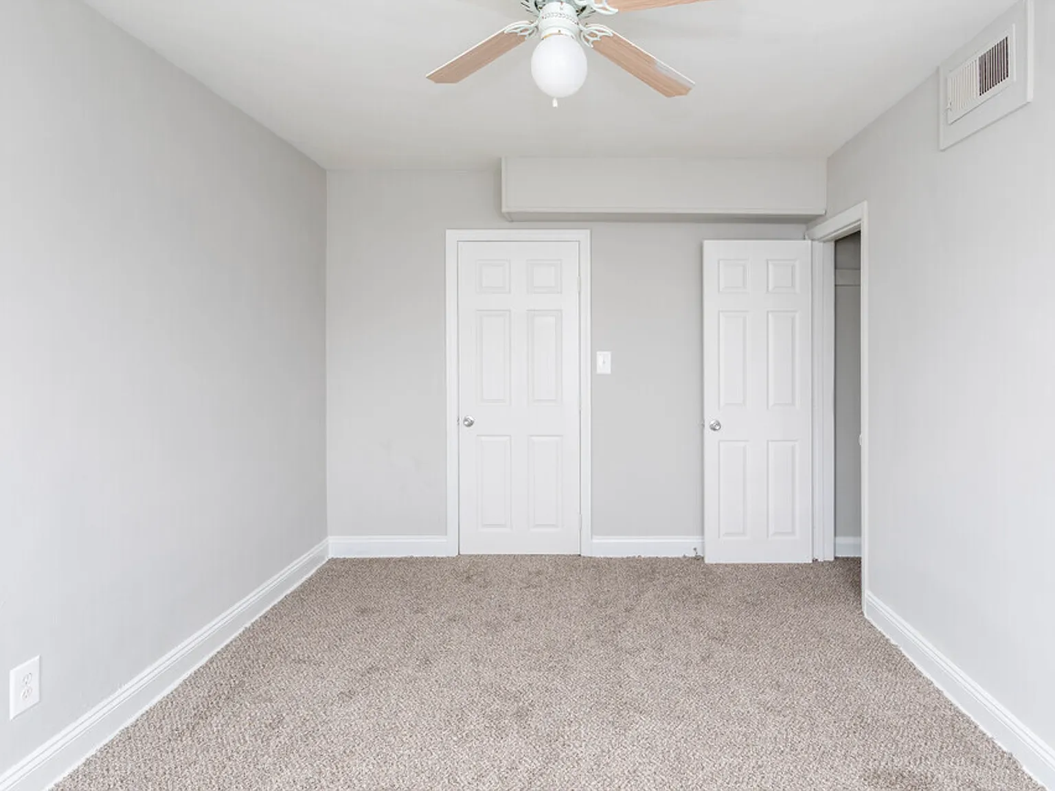 Oaklee Village Apartments — Photo 2