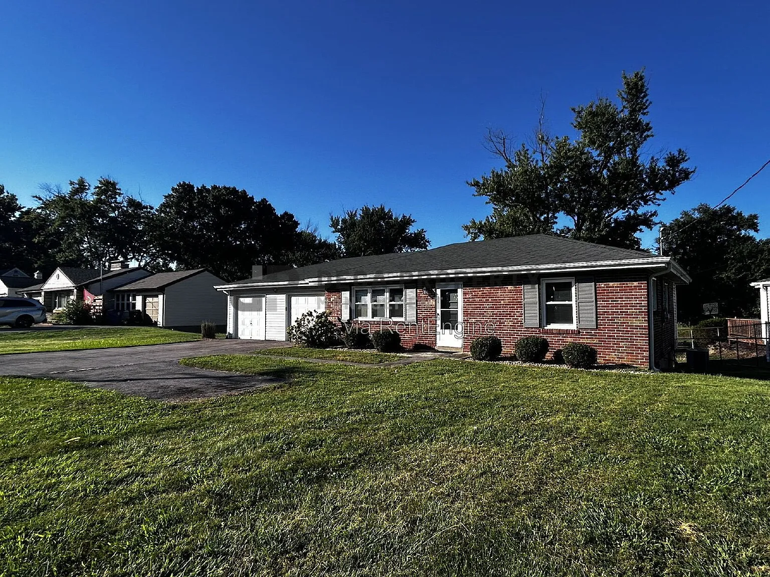 3 bed, 1.5 bath, 936 sqft, $2,300 — Photo 2