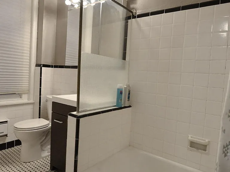 302 S 12th St #402 — Photo 8