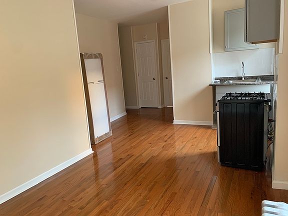 2nd image of 314 Bedford Ave #B2