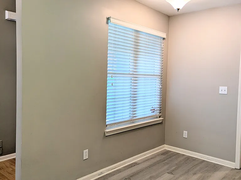 1866 N Kenwyck Dr — Photo 13