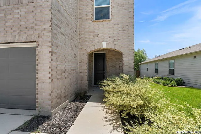 3 bed, 2.5 bath, 2100 sqft, $1,900 — Photo 4