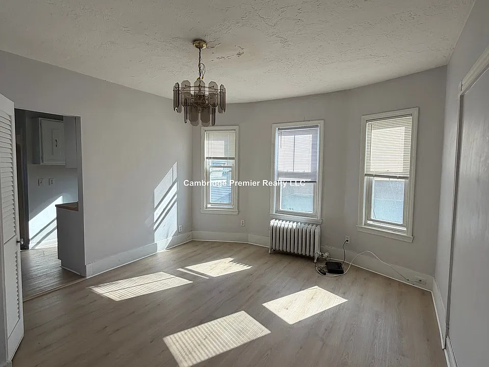 33 Everett Ave #1