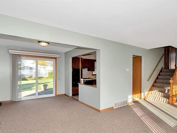 3rd image of 8532 Newland Ave
