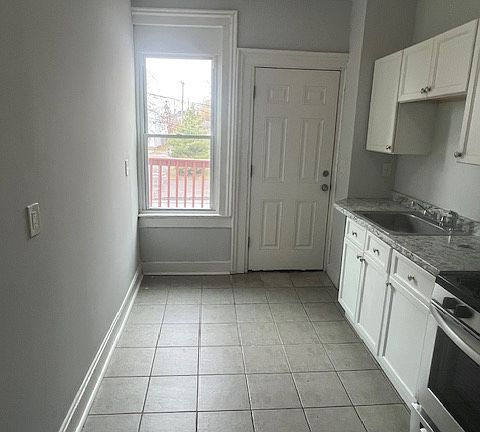 5th image of 313 1st St