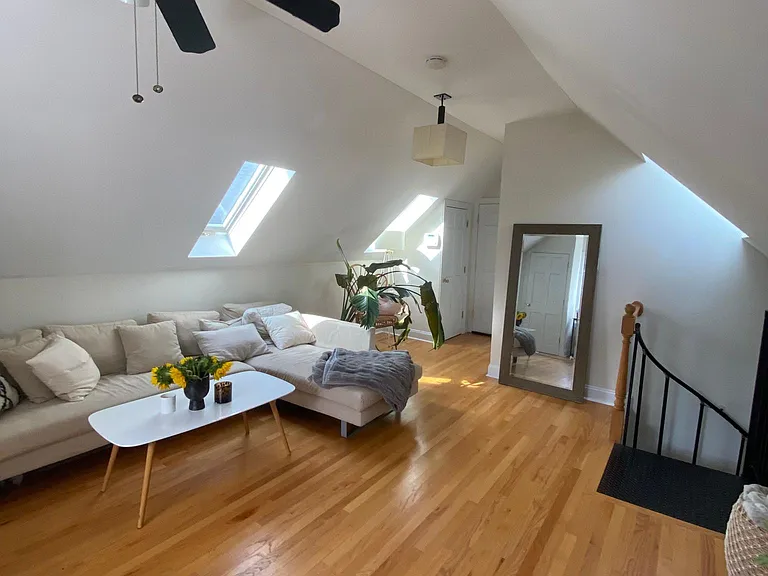 1451 N Bosworth Ave #3R — Photo 1