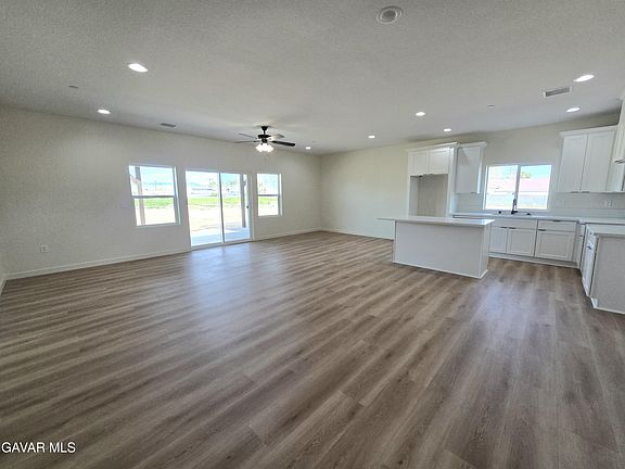 3rd image of 21251 Calhoun Ct