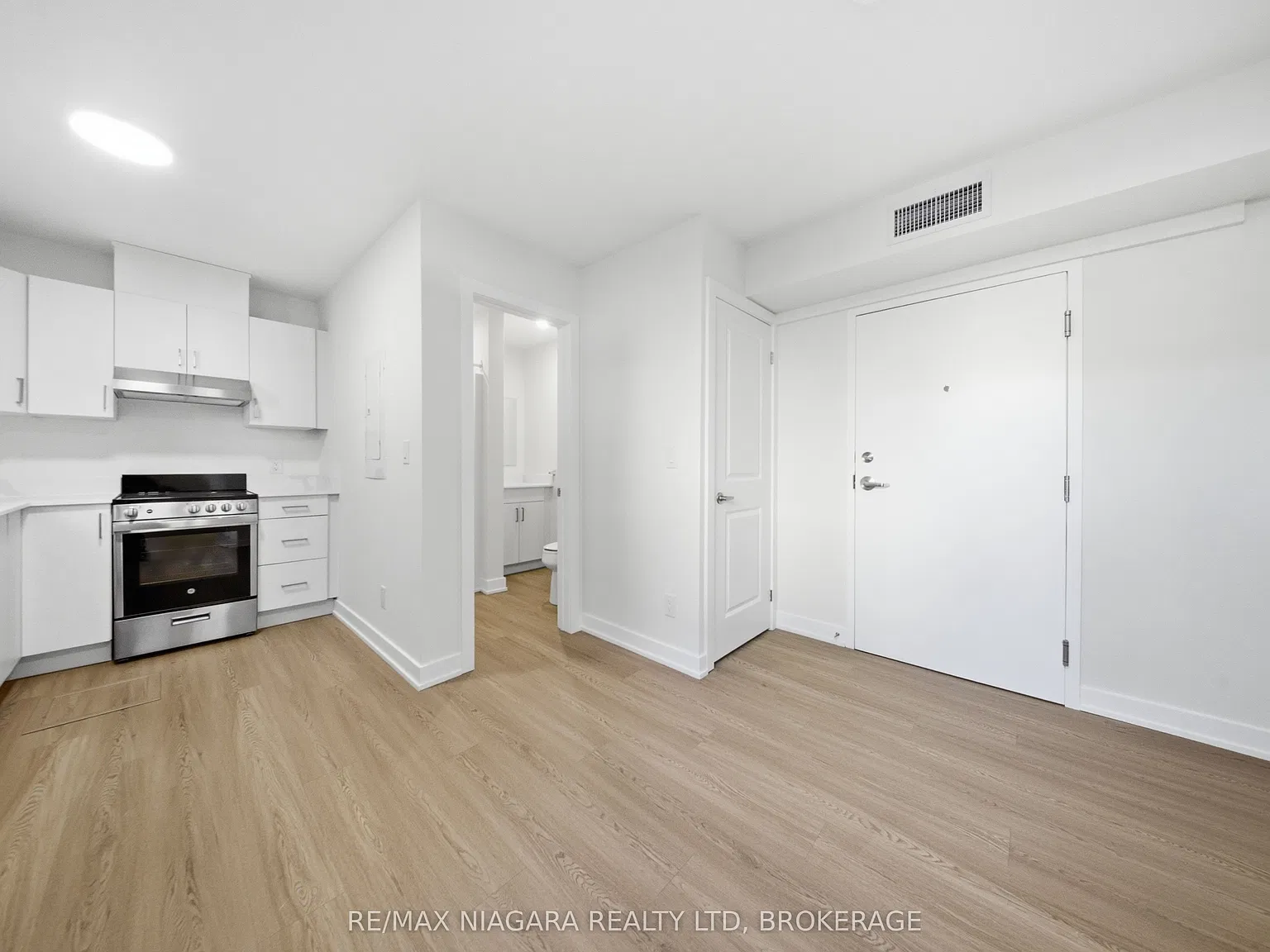 1 bed, $1,340 — Photo 2