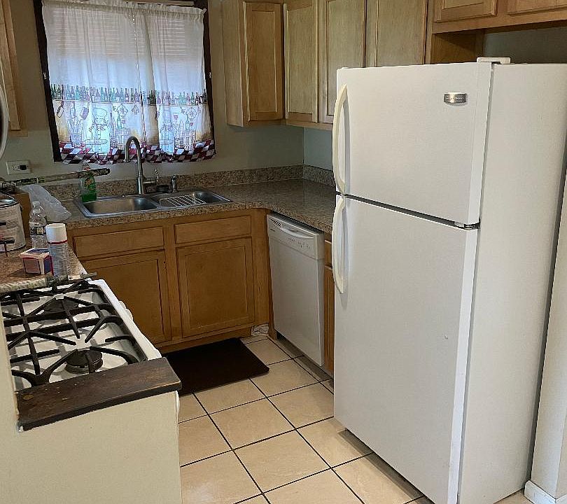 1st image of 5513 W 129th Pl #3E