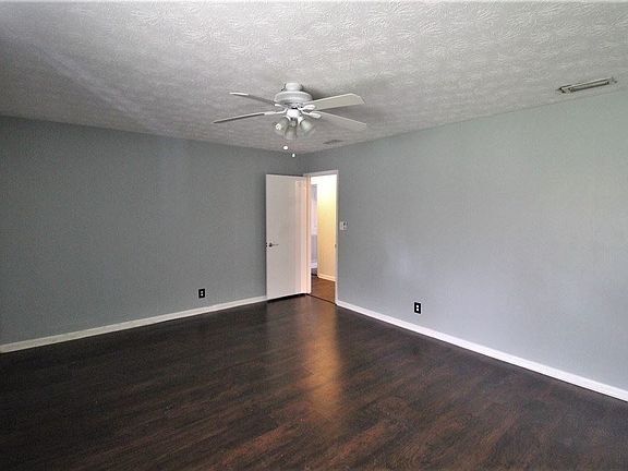 4th image of 5016 Peachtree St