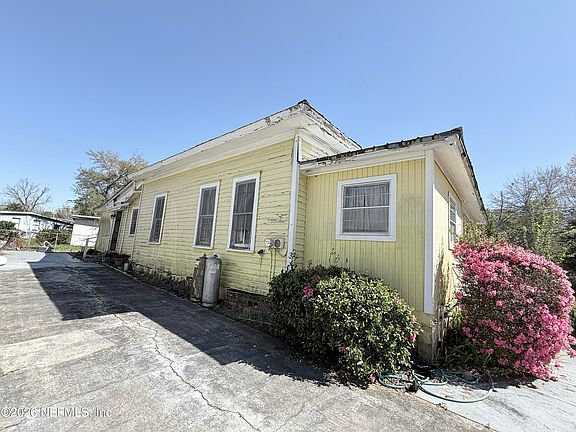 2nd image of 4115 SPIRES Avenue