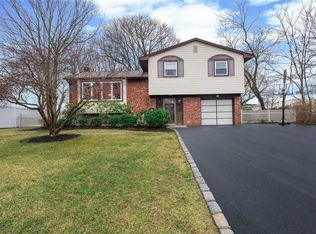 21 Dolly Dr, Commack, NY 11725