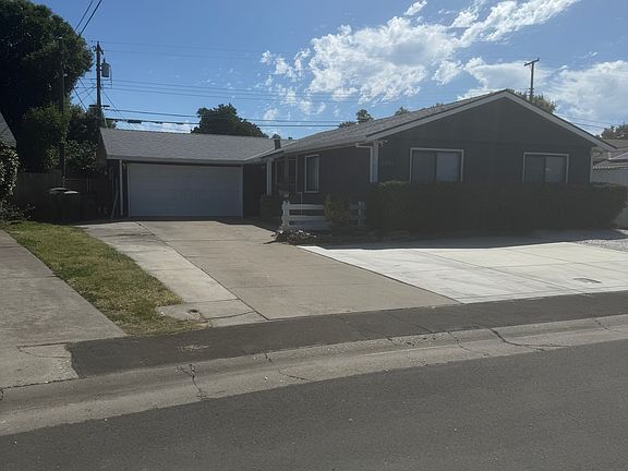 FRONT/DRIVEWAY/YARD