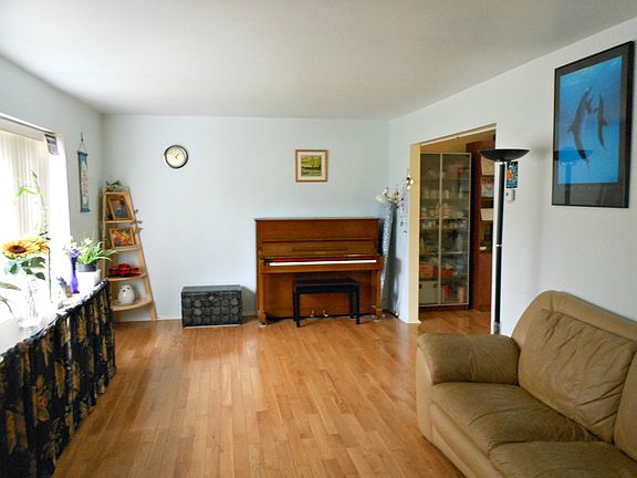 Living Room/Hardwd/New windo