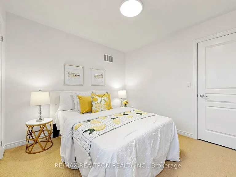 7 Military Ct — Photo 33