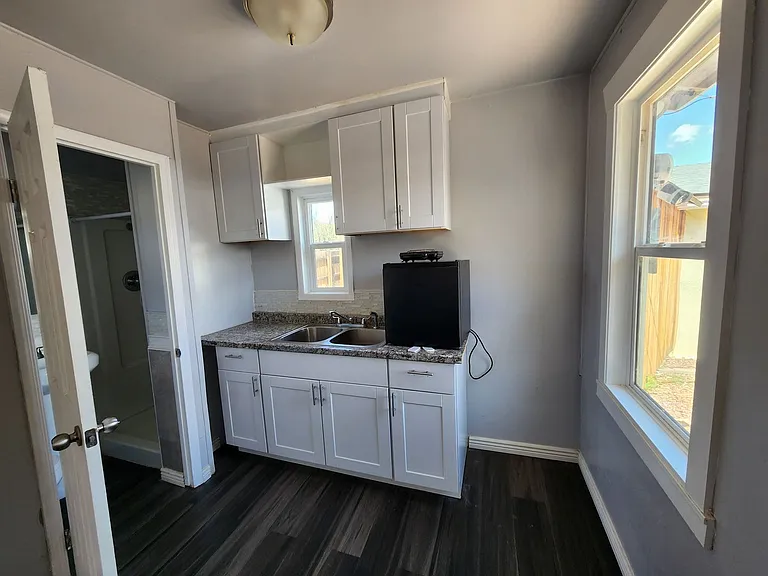 9028 N 11th St #3 — Photo 3