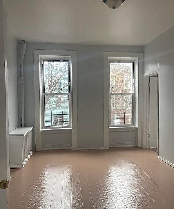 1st image of 110 Somers St #3