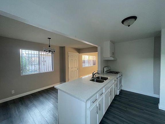 3rd image of 2264-2268 N Myrtle Ave Back 2264
