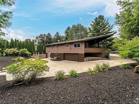 2nd image of 2963 Cliffside Dr