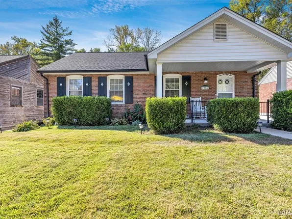 7056 Holly Hills Ave, Saint Louis, MO 63123