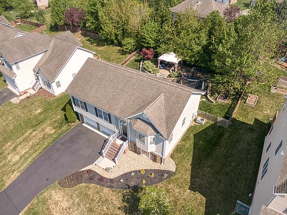 4th image of 240 Meadow Dr