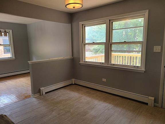 3rd image of 1003 E 171st Pl