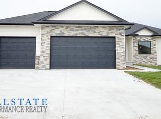 9805 Fairbury Ln., Lincoln, NE 68516