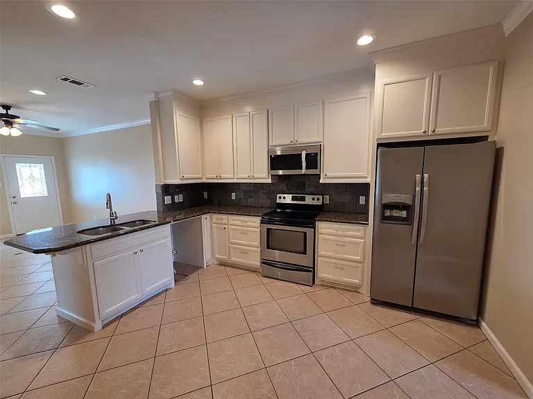 928 Runneburg Rd — Photo 9