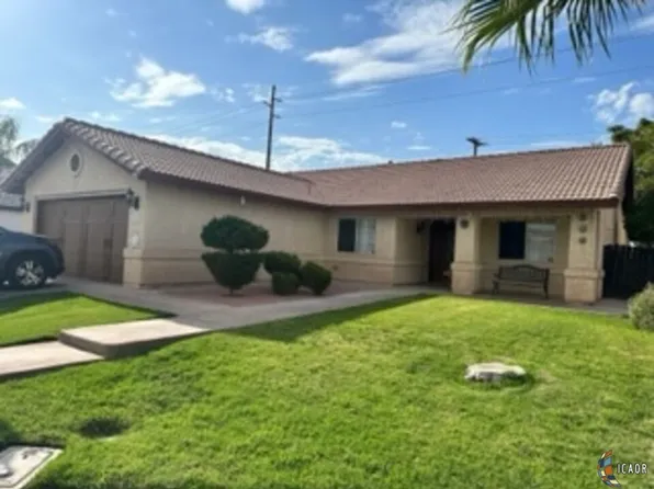1118 Villa Alegre Dr, Calexico, CA 92231