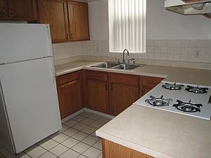 4th image of 1833 N Winchester Ave APT 2