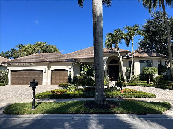 3rd image of 2524 Montclaire Cir