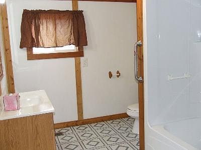 3rd image of 202 Richard St