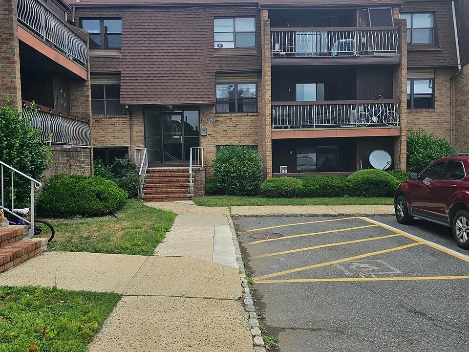 1714 Raspberry Ct