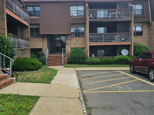 1714 Raspberry Ct, Edison, NJ 08817