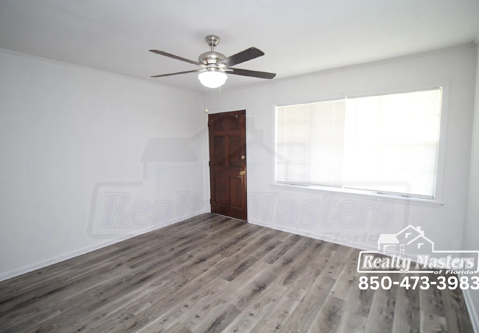 3 bed, 1.0 bath, 1044 sqft, $1,275 — Photo 2
