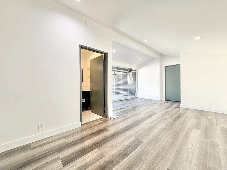 8524 Cashio St #2 — Photo 11