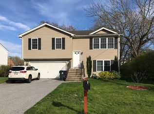 70 Pontiac St, Warwick, RI 02886