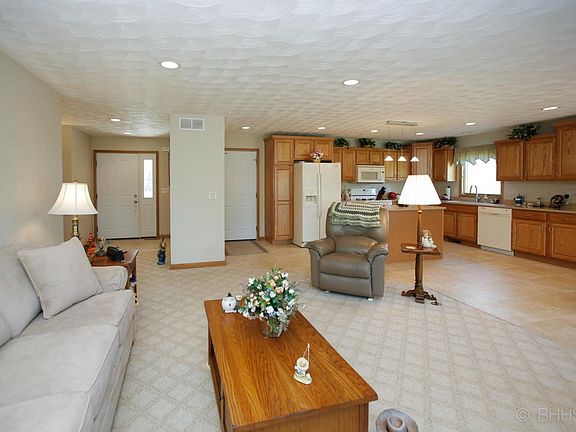 6163 red maple rd-105